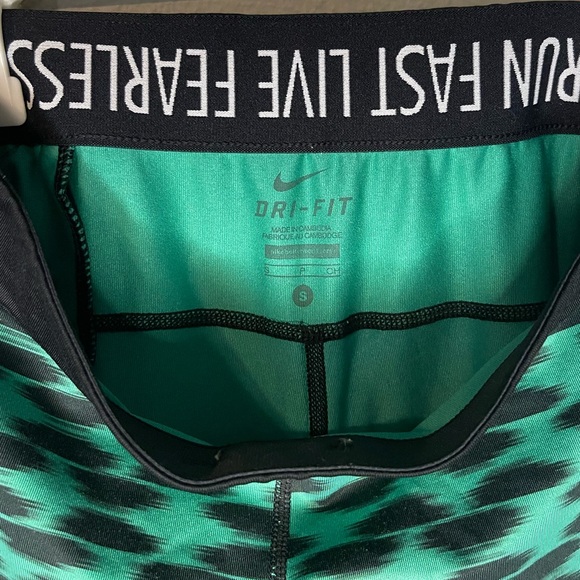 Nike Dri-Fit Capri Running Leggings - Picture 3 of 3